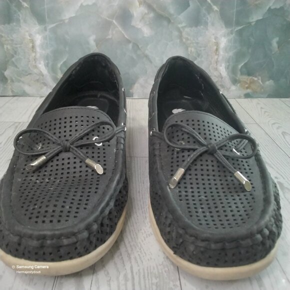Black Shelley Perforated Gloria Vanderbilt Loafer Moccasins Silver Grommets 8.5M - Picture 2 of 5